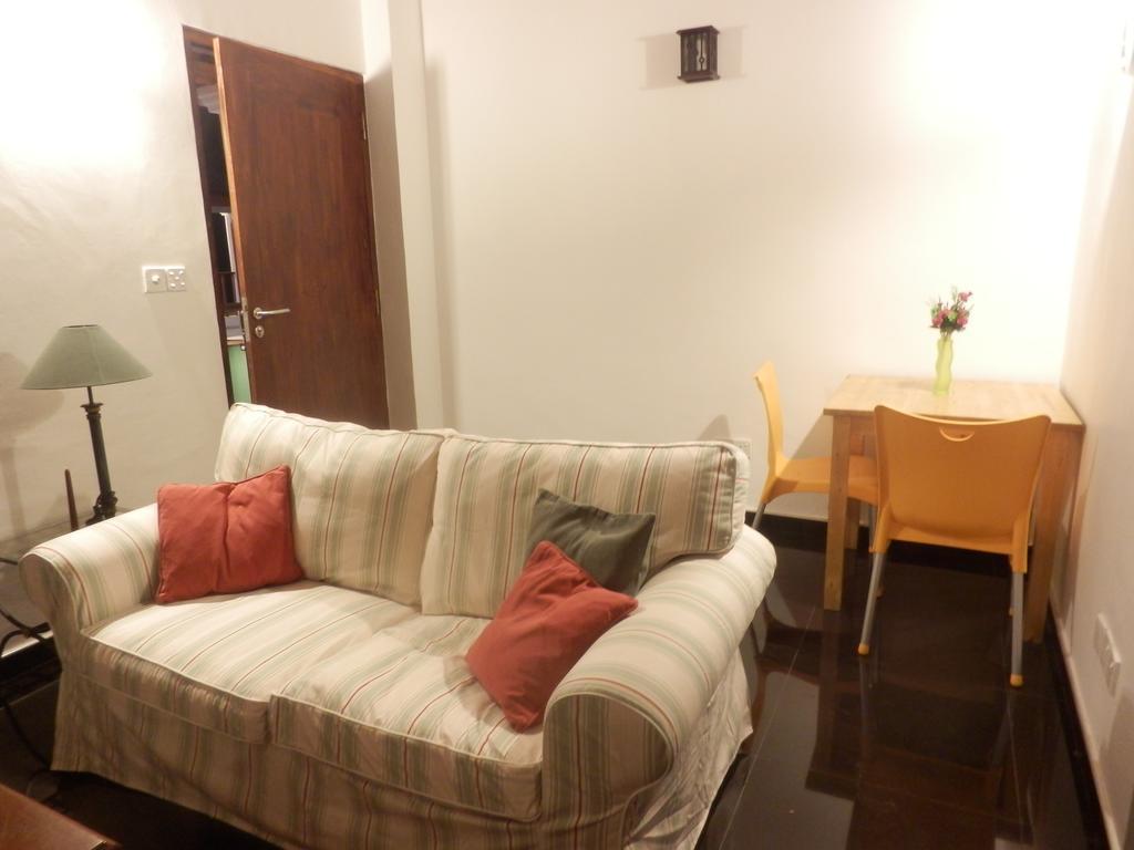 ロニー コテージ ネゴンボ 部屋 写真